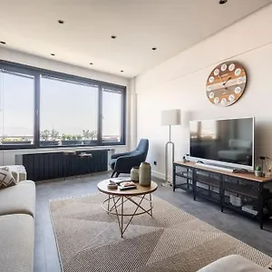 Svm With A Sea View In Nisantasi اسطنبول